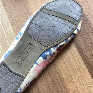 American Eagle By Payless Shoes - American Eagle multi color ballet flats. American Eagle By Payless Shoes - American Eagle multi color ballet flats.